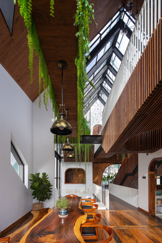 梦幻之地·越南岘港的白钢建筑民宿-11