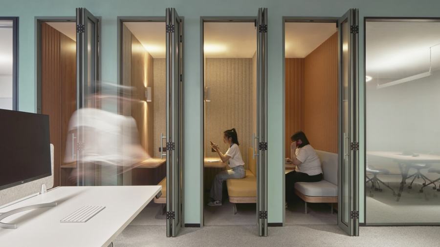 使用了温暖的材料和俏皮的墙面饰面,打造房地产办公室设计 - 米尚丽零售设计网 MISUNLY- 美好品牌店铺空间发现者-7