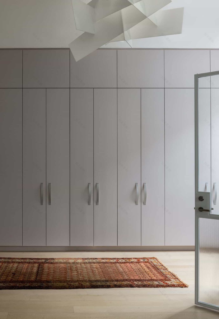 A modern renovation of a townhouse for empty nesters in Washington, DC-3