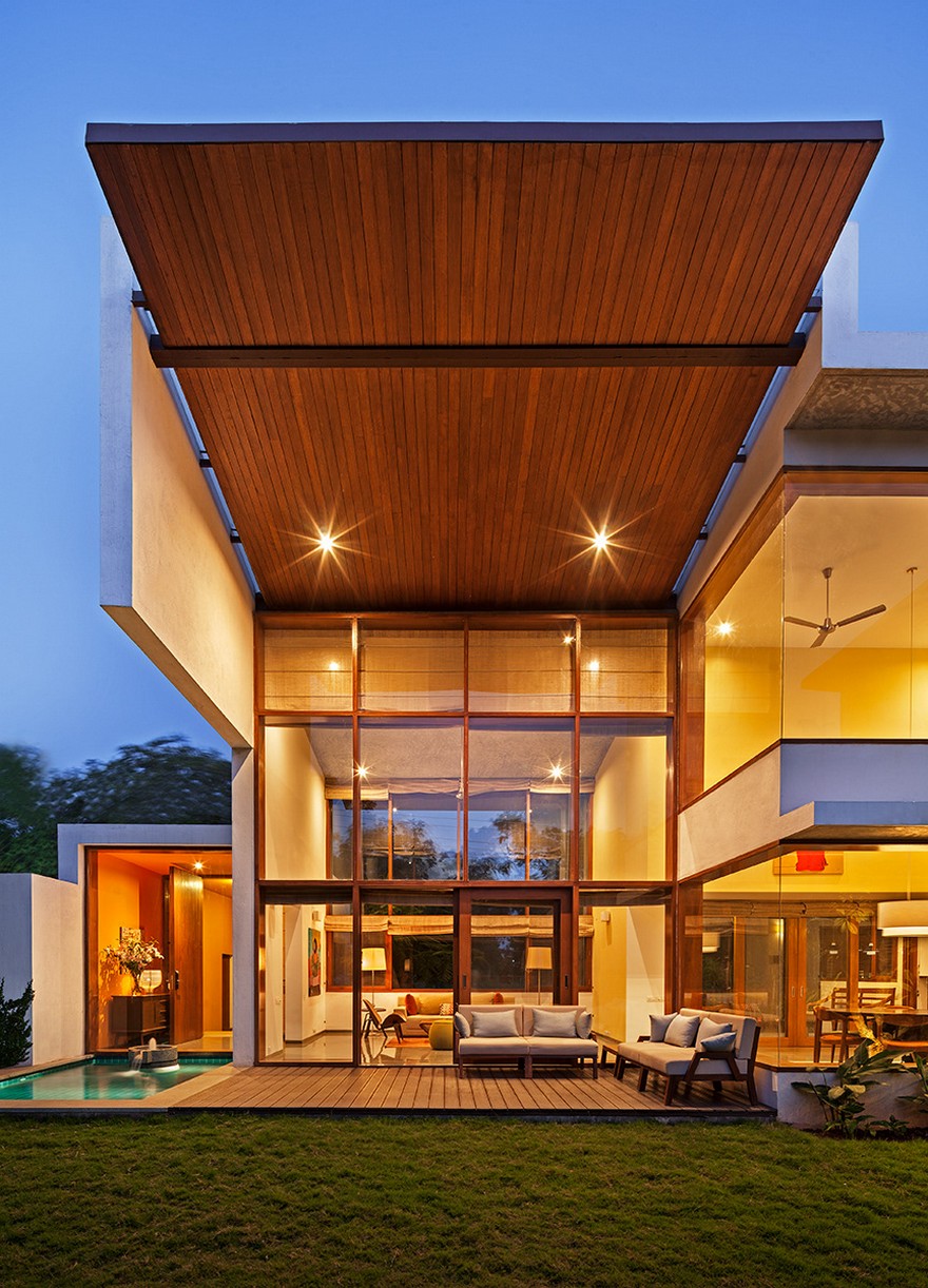 This Bangalore House Featuring Mid-Century Classics Furniture and Contemporary Art-32