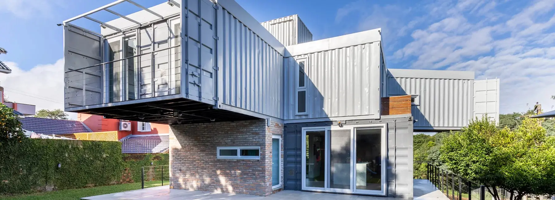 巴西集装箱住宅 | 木质设计打造温馨家居-1