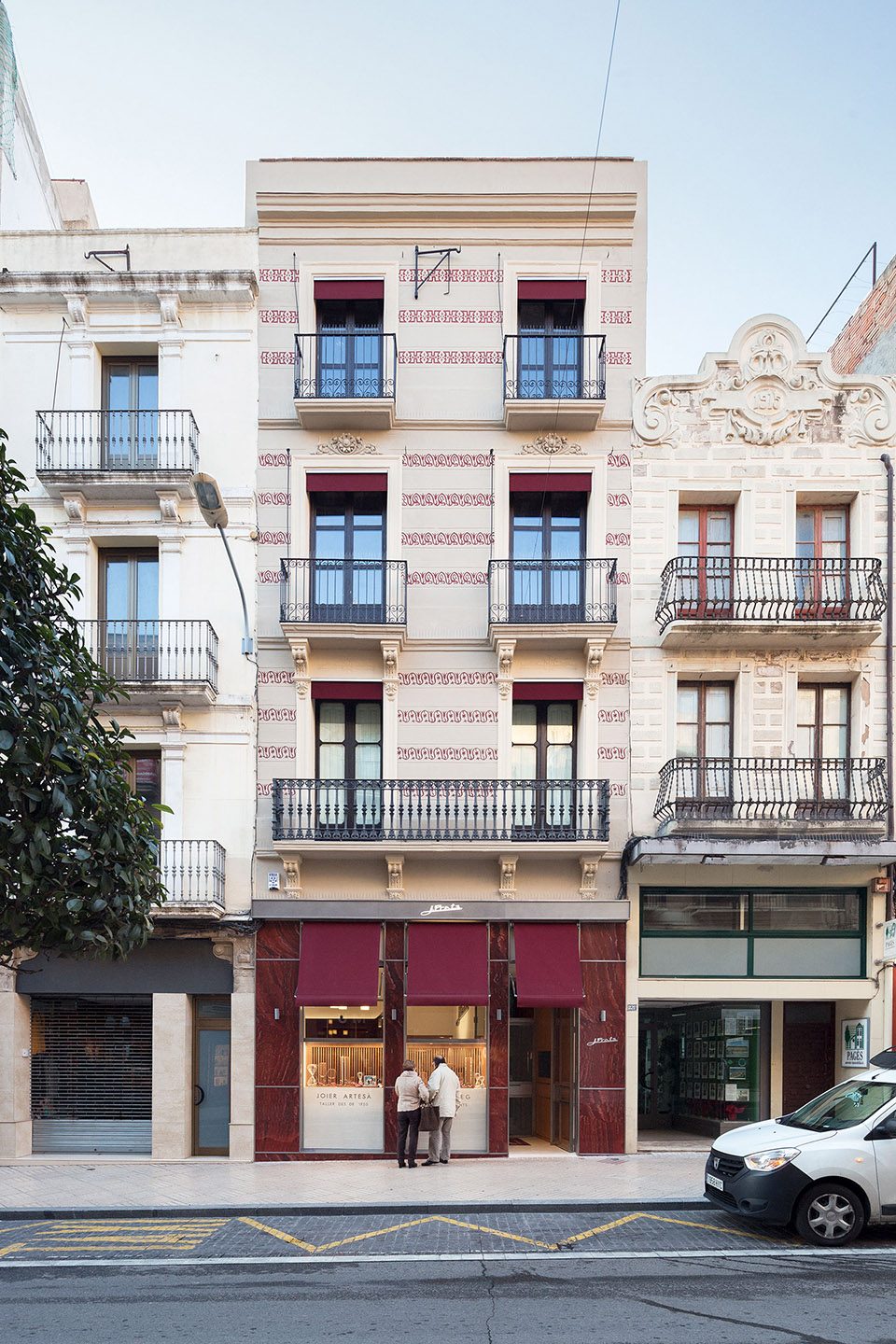 西班牙 J.Prats 珠宝店,历史传承与现代设计交融-3