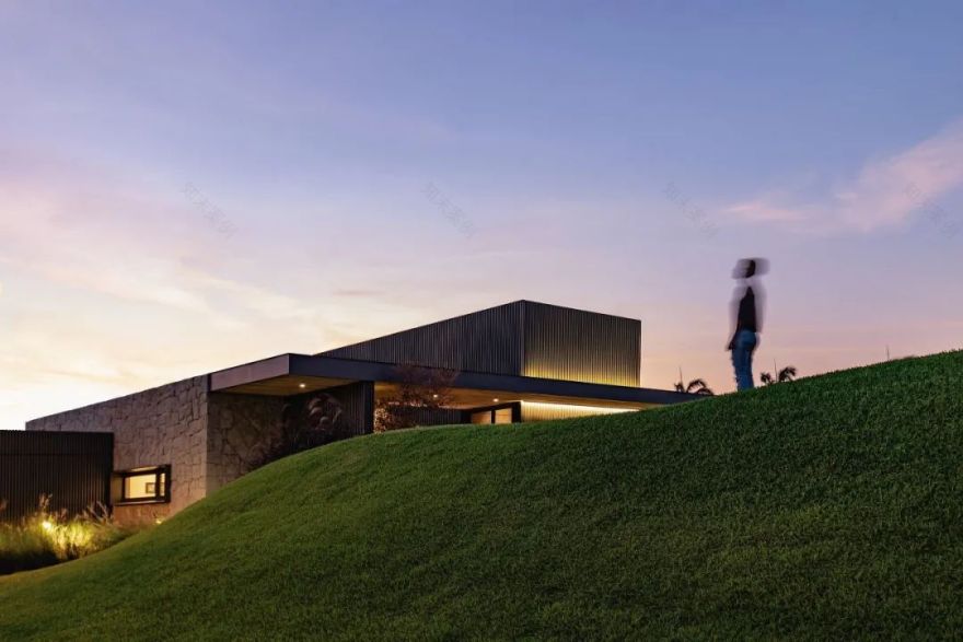 厄瓜多尔 6M 别墅 | 融入自然的简约空间-18