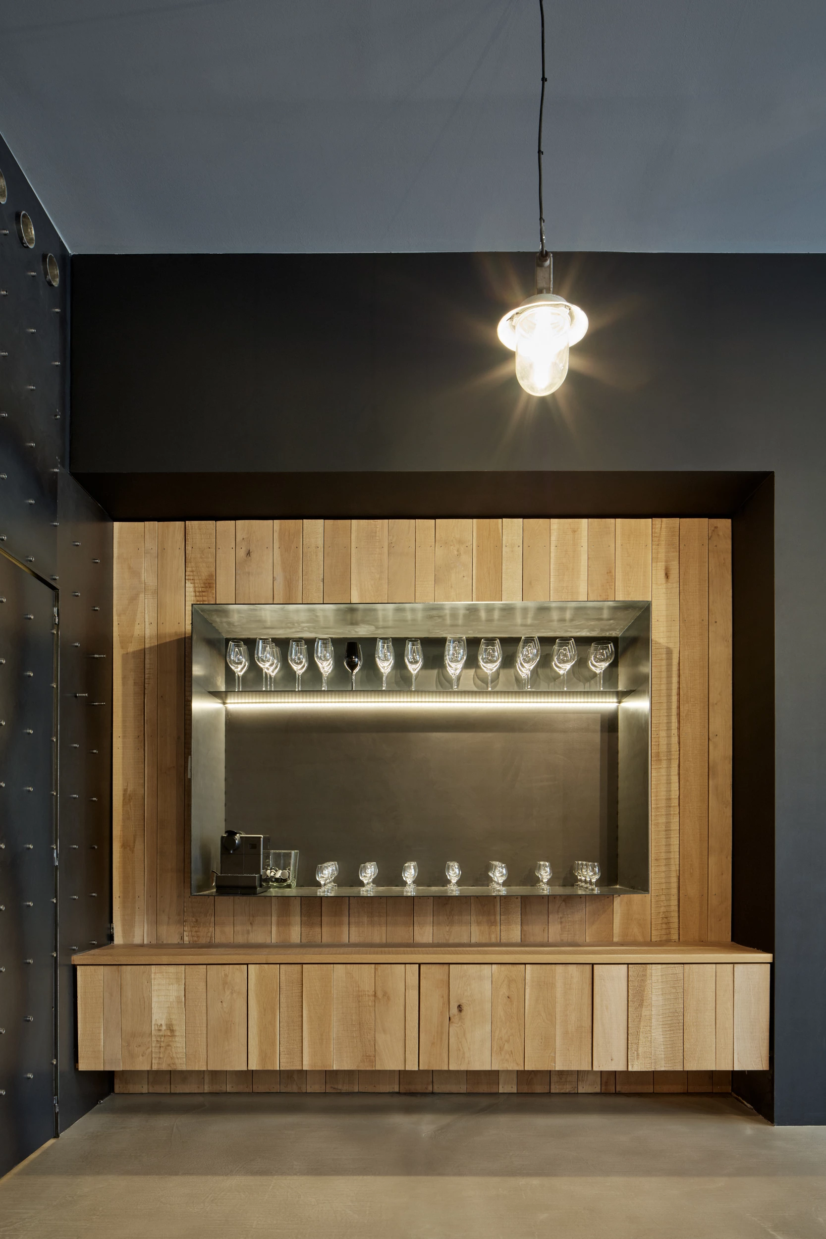 RIEDEL 酒杯捷克展示店,纯美玻璃与原始材料的对话-9