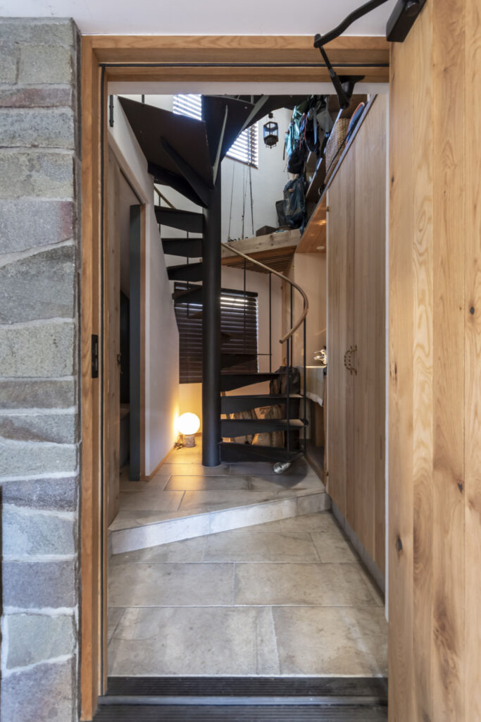 都市型パッシブデザインの家 自然素材にこだわり経年美を楽しみながら暮らす | Architecture | 100%LiFE-6