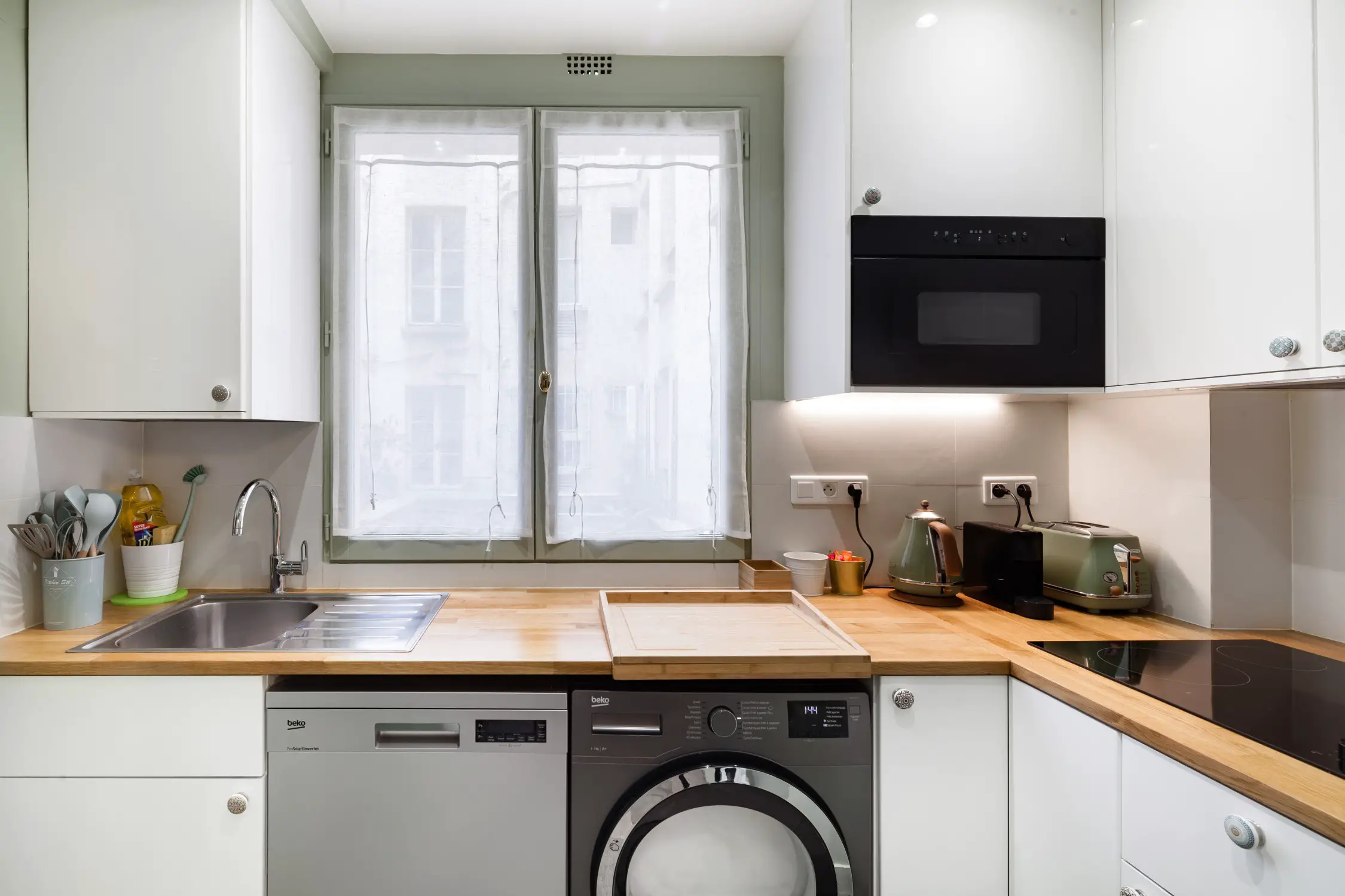 巴黎十九世纪公寓的彩色壁纸和独特设计-7