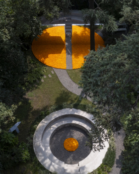 Unexpected Reflections / Miguel de la Torre mta+v