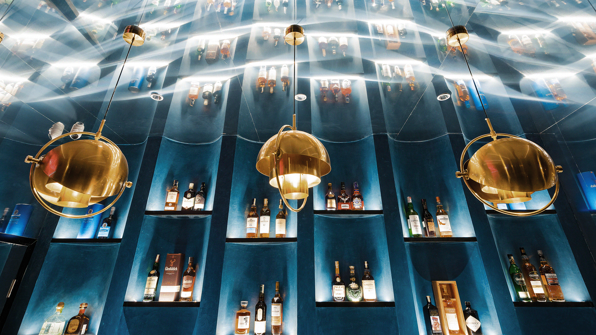 FRIDAYS BAR 室内外照片丨越南河内丨DTA 工作室-10