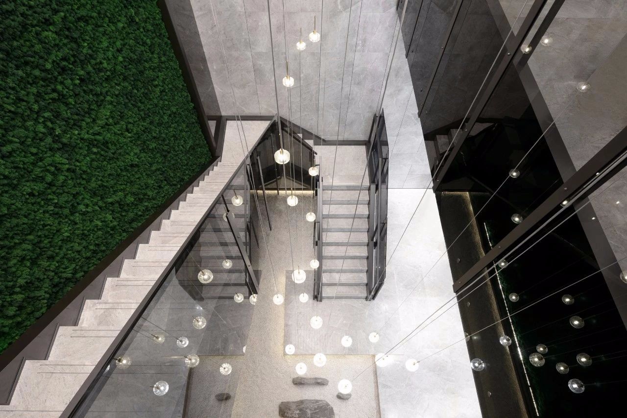 融创哈尔滨四季印象营销中心与样板房 | 东西方文化交融的现代空间设计-14