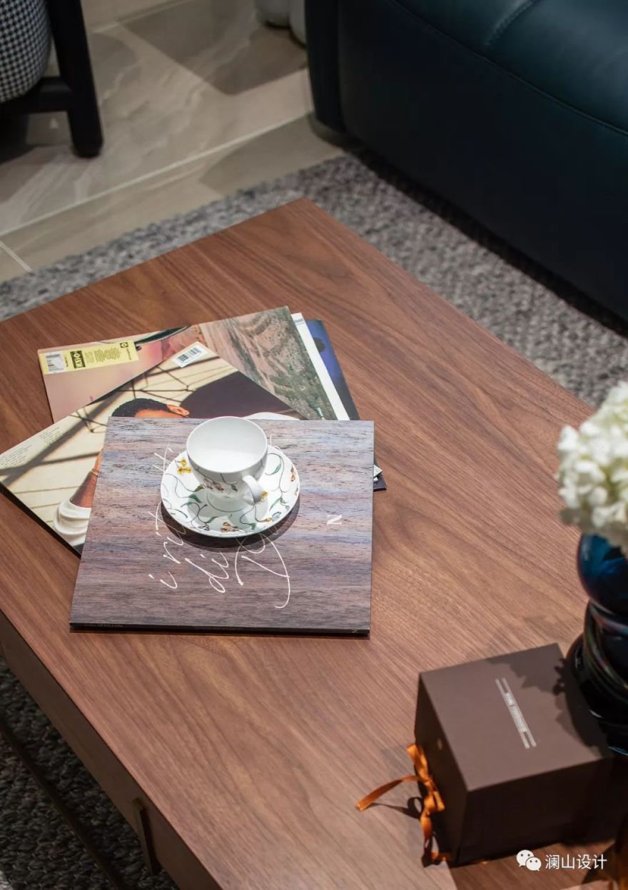 地下室华丽变身,蓝色魔力营造梦幻空间-16