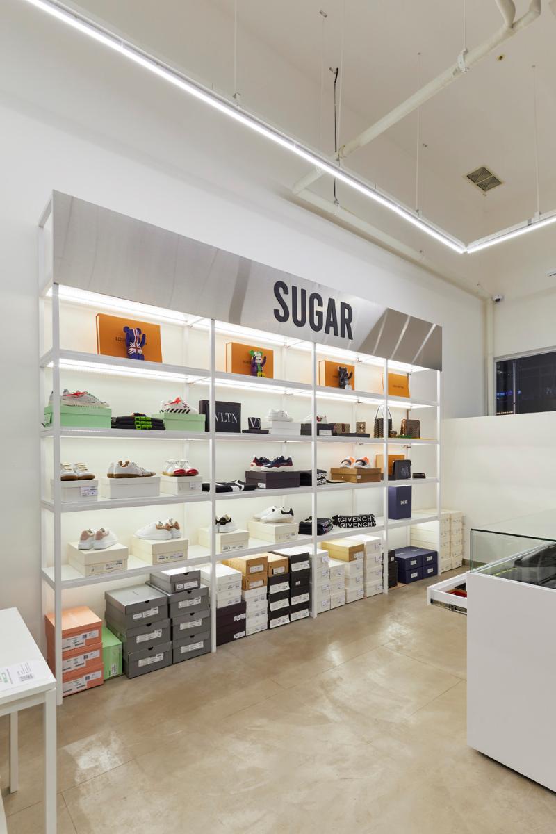 SUGAR 时尚简约 18 平米服装店设计-13