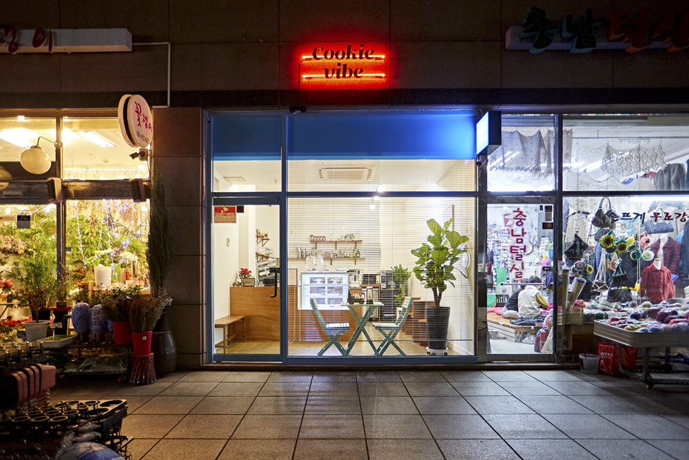 极简风 7 坪咖啡店，小巧精致的空间艺术-2