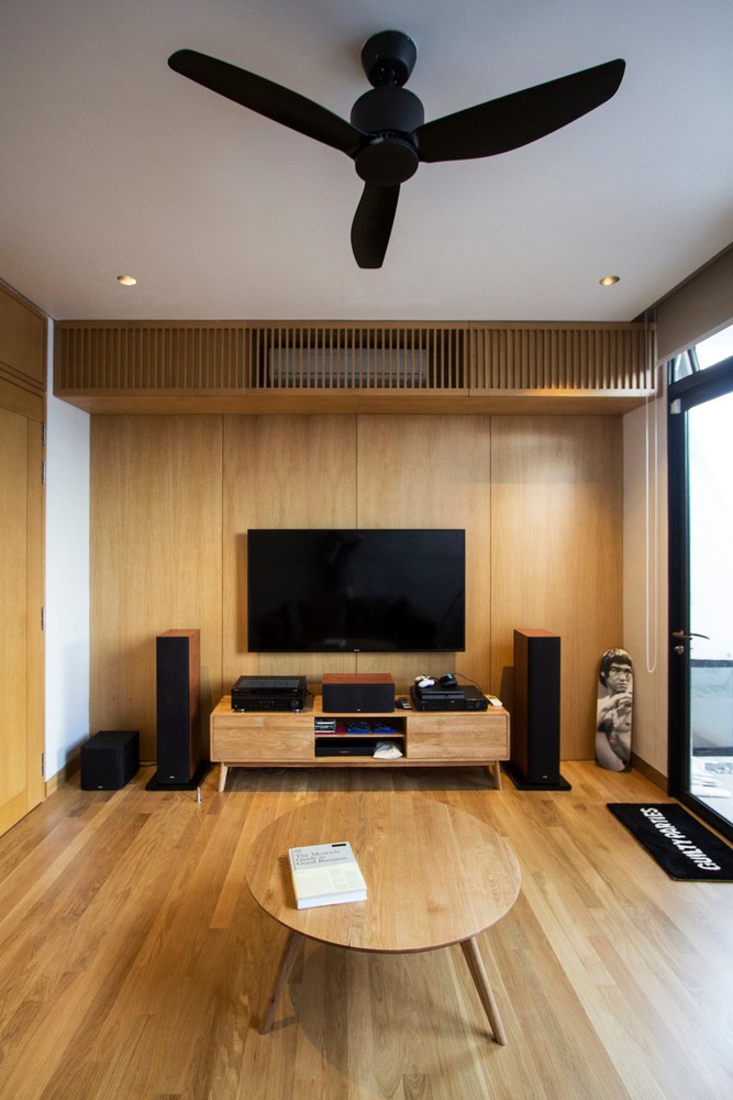 新加坡楔形屋顶混凝土住宅-23