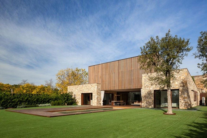New Catalan House Inspired by the Old Farm Buildings-0