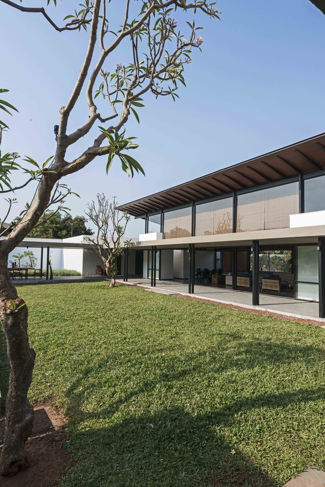 双胞胎别墅 | 红土墙与芒果树的庭院式家园-78