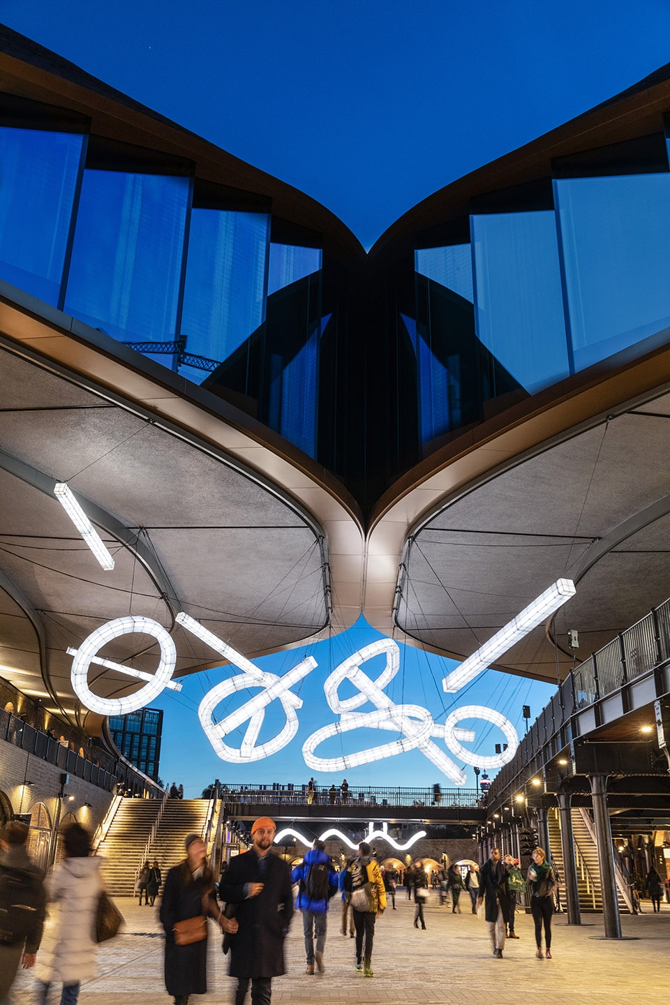 伦敦购物中心巨形灯光装置·“Space Frames”-15
