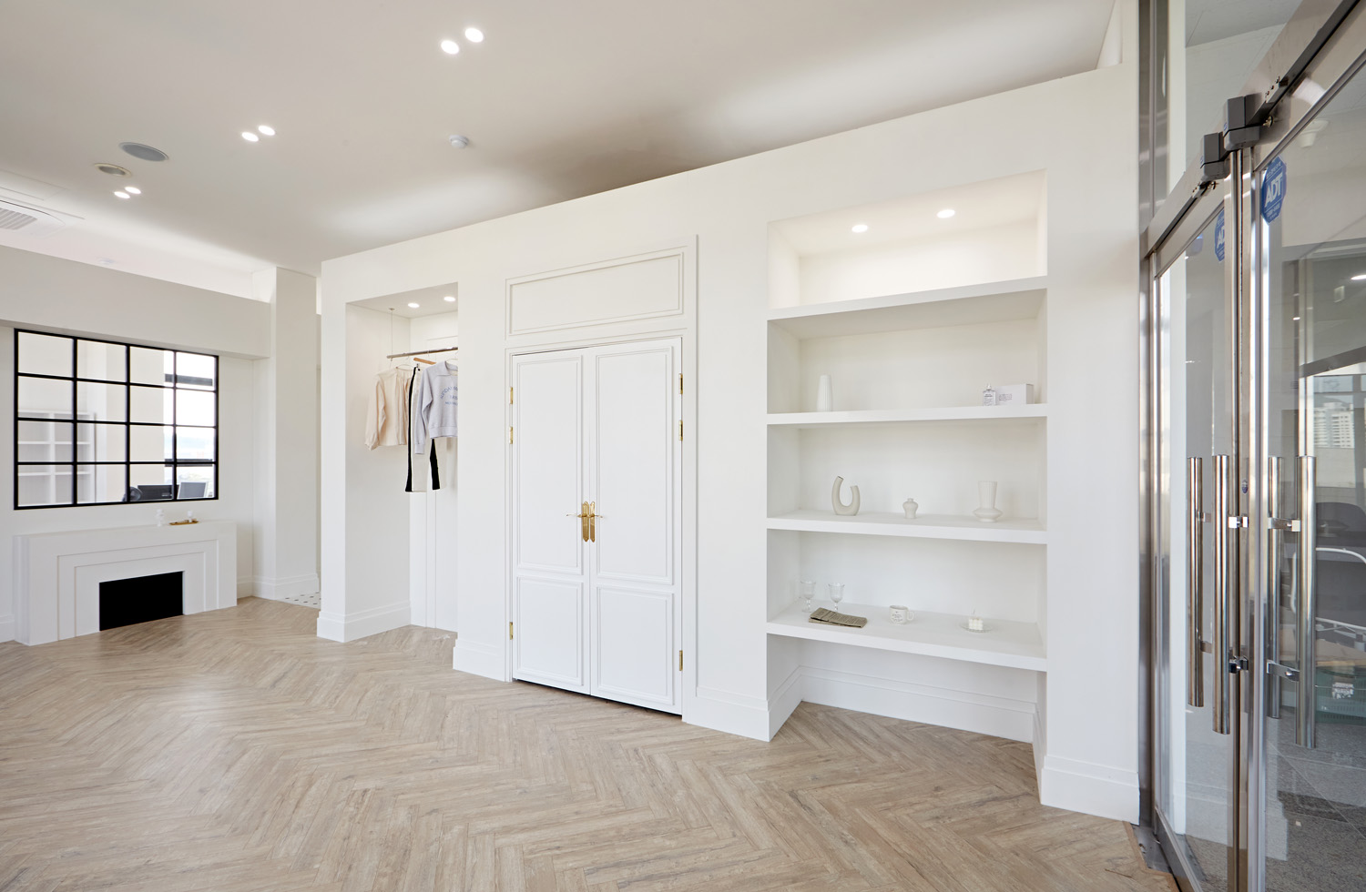 白色调办公空间，极简主义的完美诠释-5