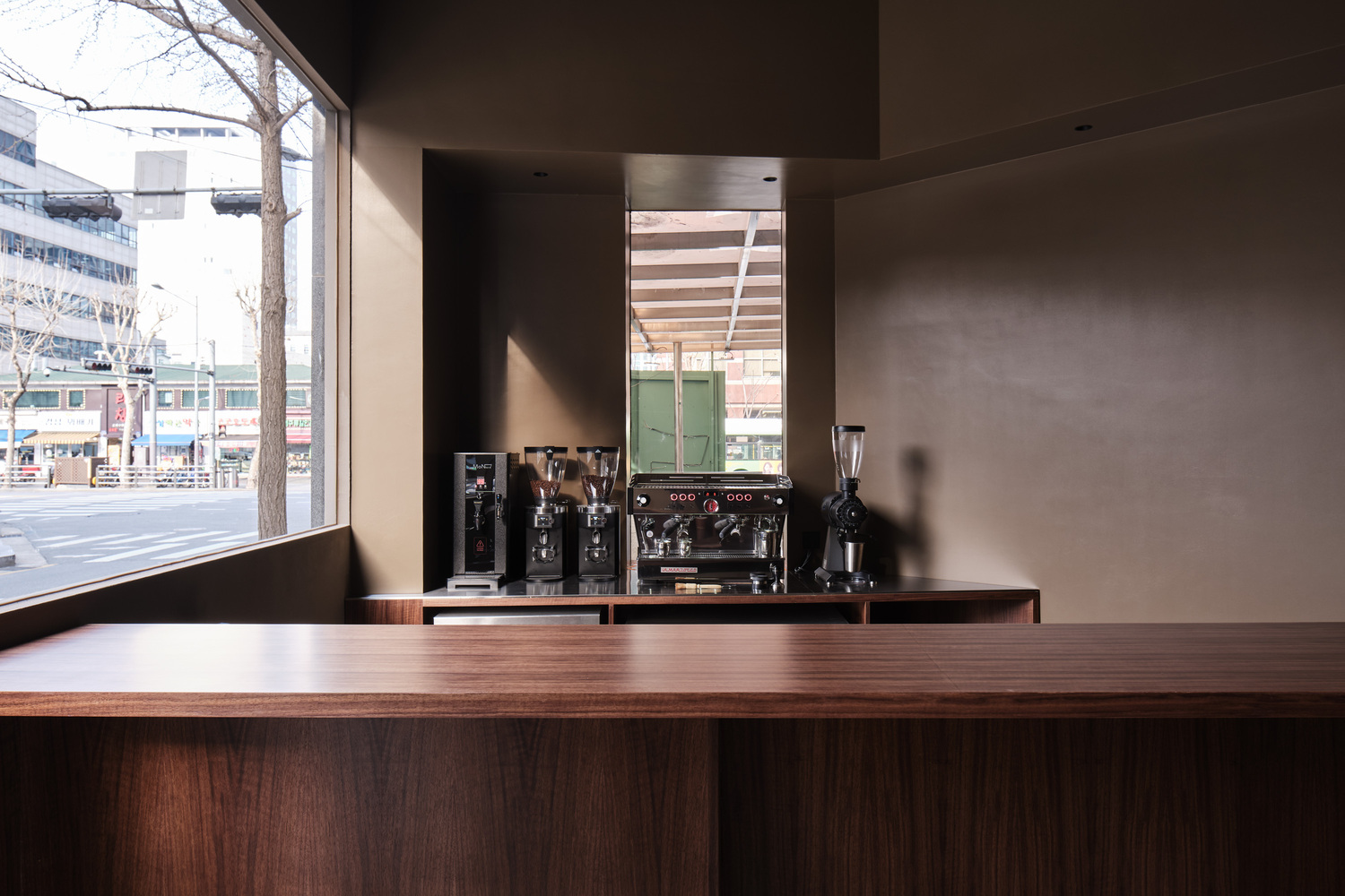 韩国 Perks Coffee 垂直质感的咖啡空间设计丨韩国首尔丨KKOL Studio-7