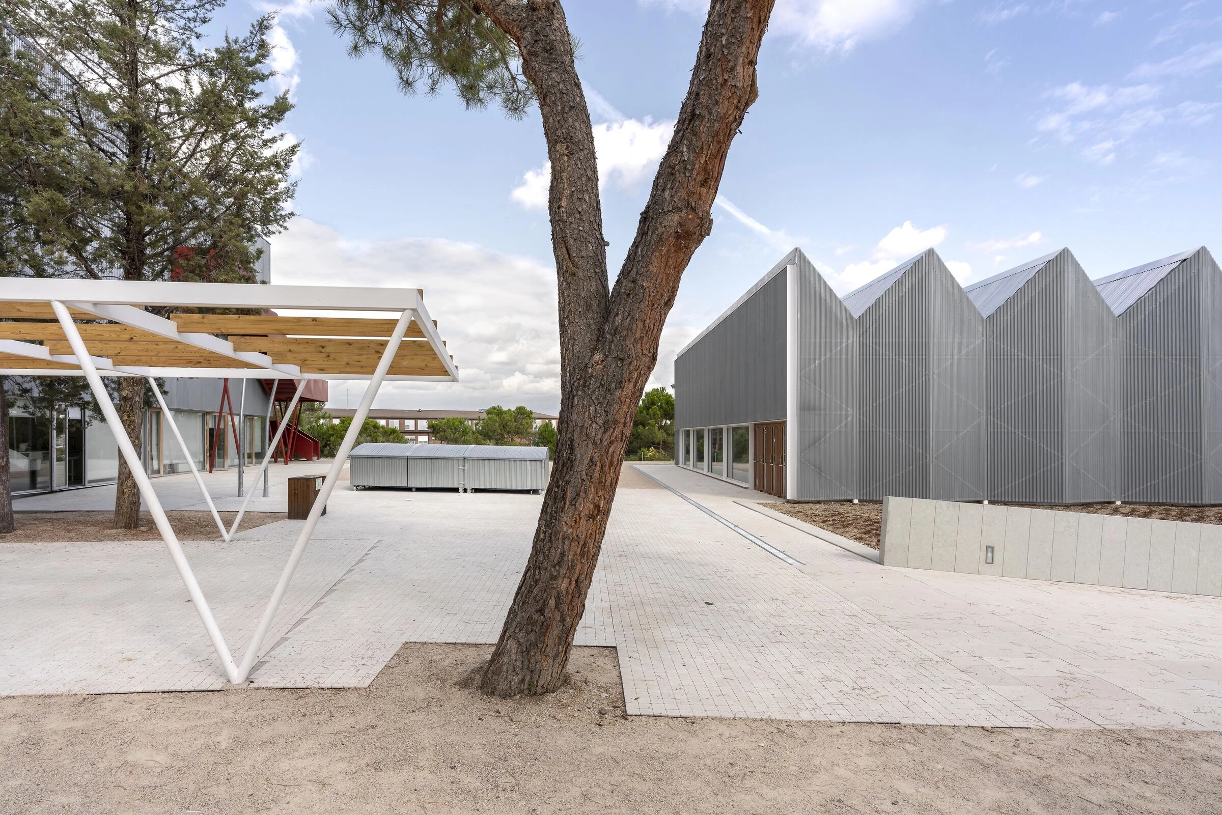 兰尼米德学院校园丨西班牙马德里丨Rojo Fernández Shaw-5