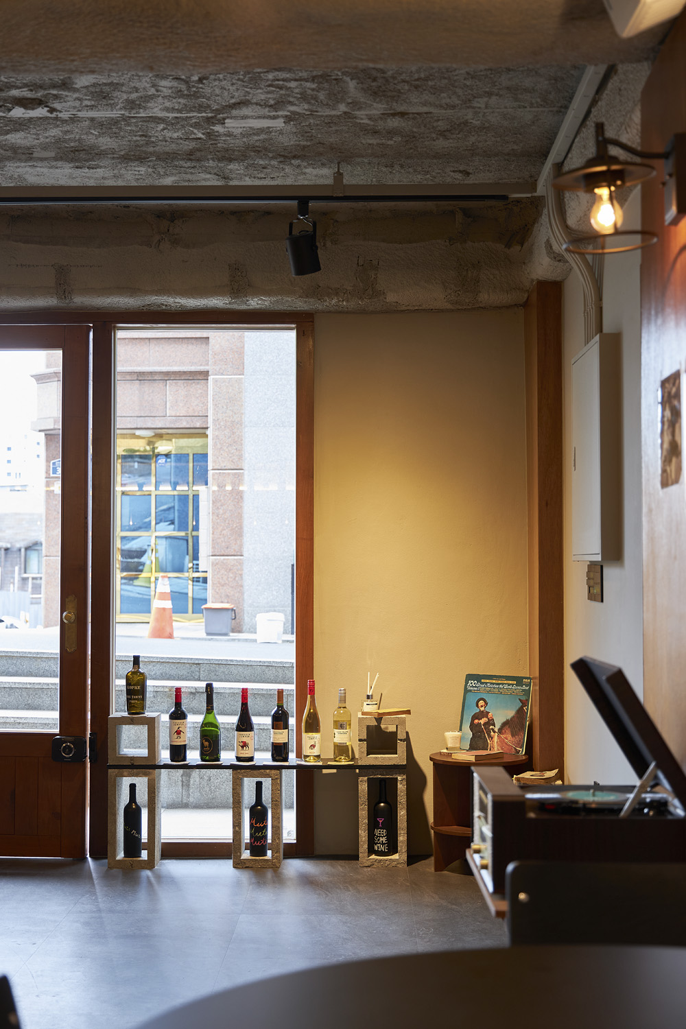 17 坪简约风咖啡厅，明亮空间展现青春魅力-19