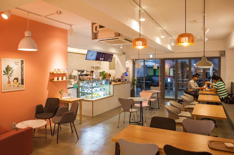 格莱斯维尔的温馨咖啡馆 | 打造卡通风尚空间-5