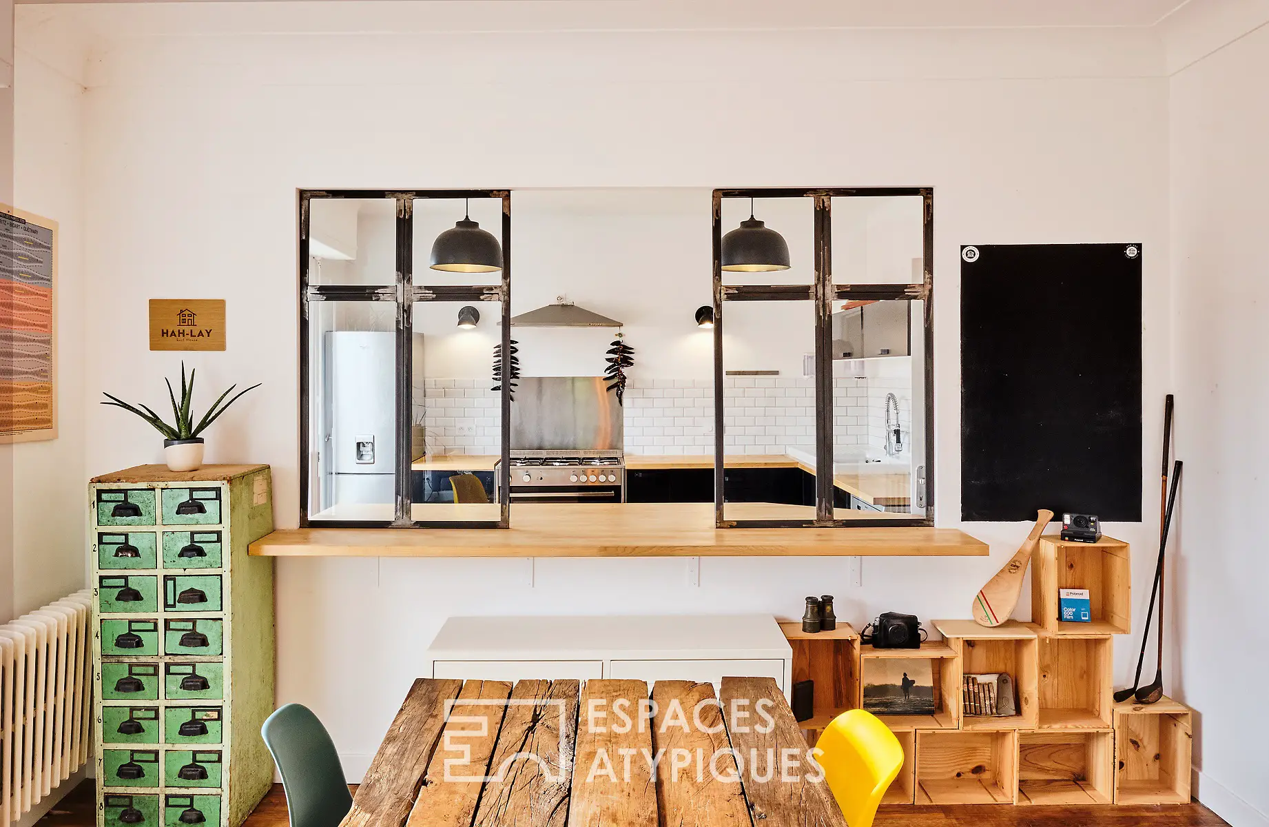 西班牙巴斯克海岸 | 焕新复古冲浪风格家庭住宅-5