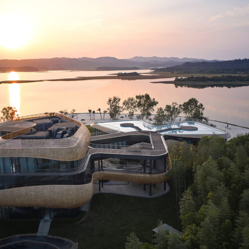 White Crane Lake Visitor Center / Archperience-31