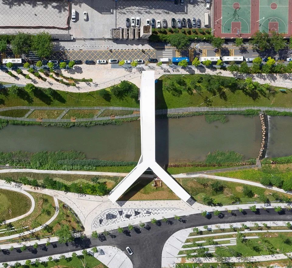 深圳坪山高级中学跨河人行桥 | 结构与空间的美学统一-21