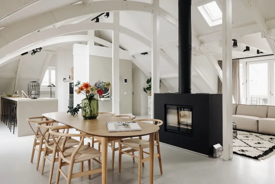 阿姆斯特丹多功能现代公寓,古老建筑的现代新生-1