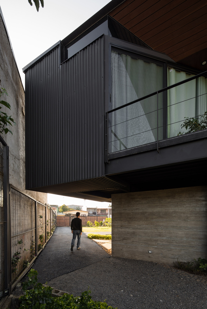 中央之屋 · 融入城市景观的简约现代住宅-24