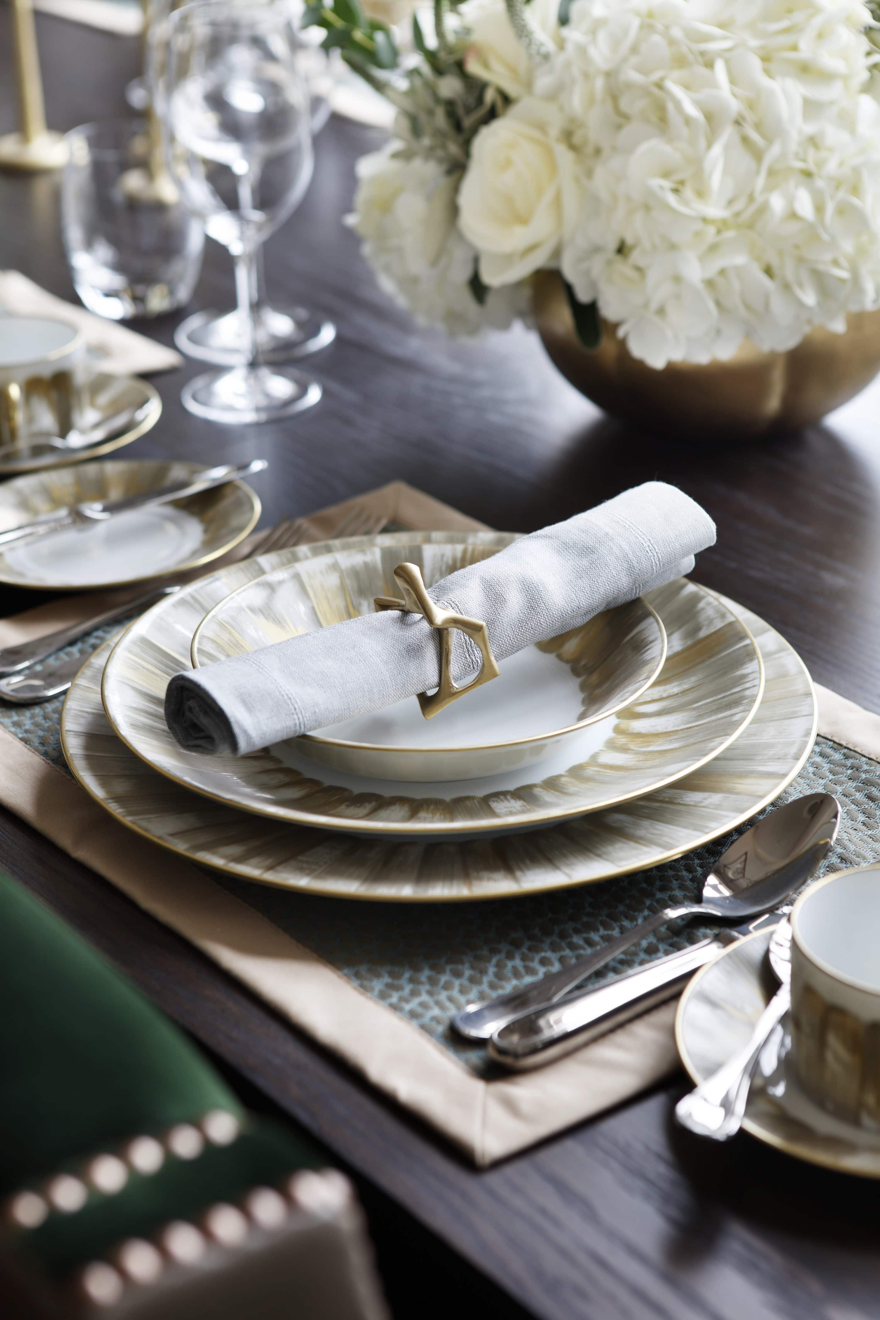 How to use flowers to decorate the home - Helen Green Design-3