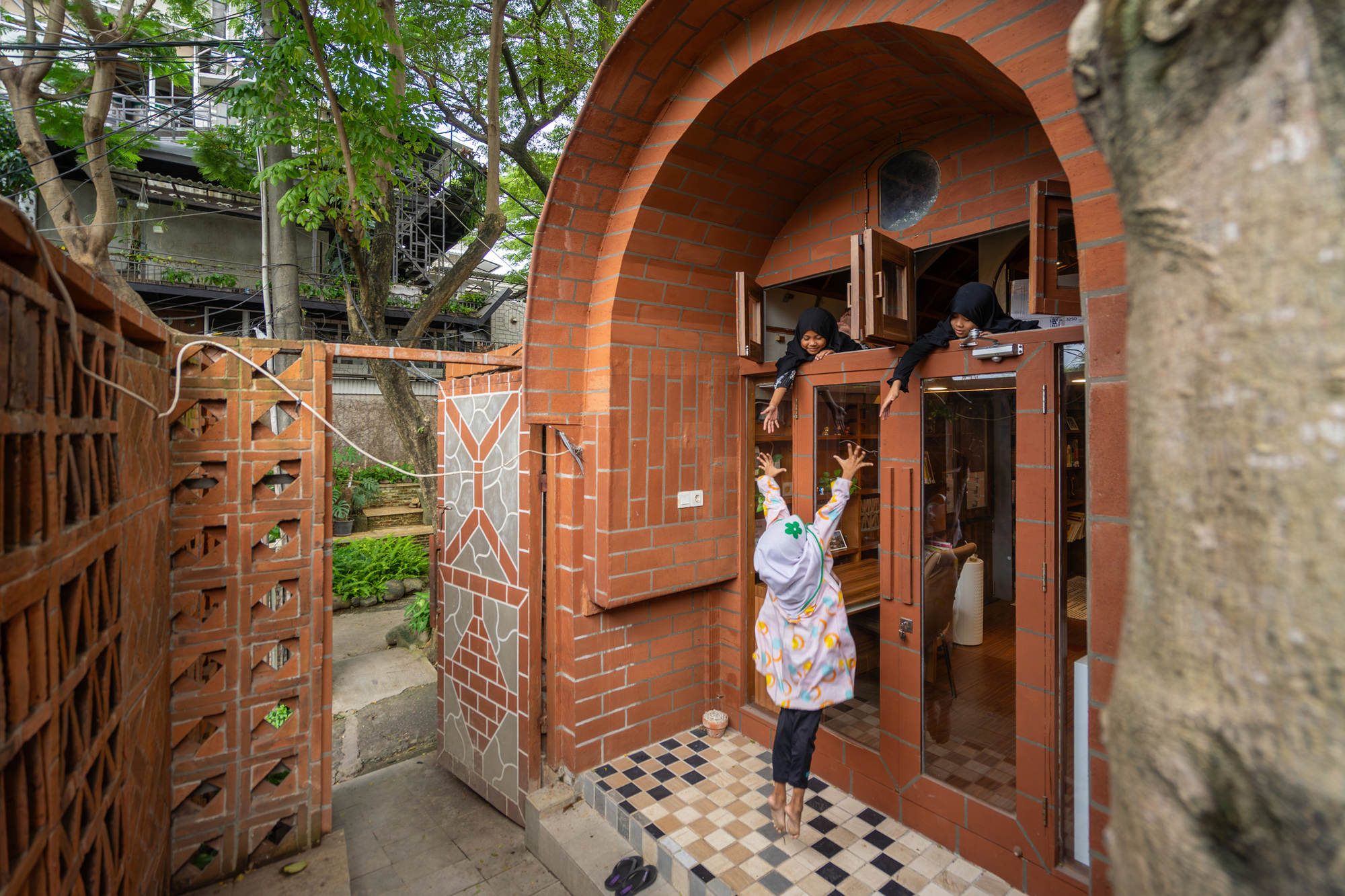 绿意盎然的别墅住宅兼工作室丨印度丨Realrich Architecture Workshop-66