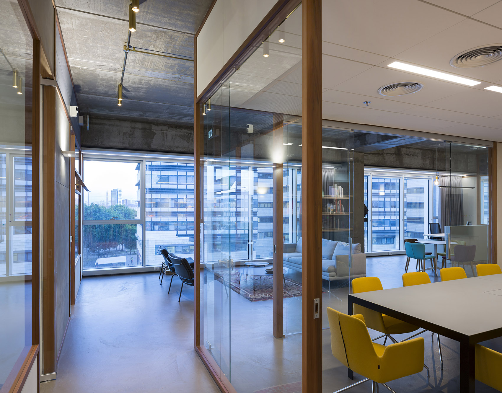 Lautman基金办公室，以色列特拉维夫 / Raphael Cohen 和 Zach Ronen-45