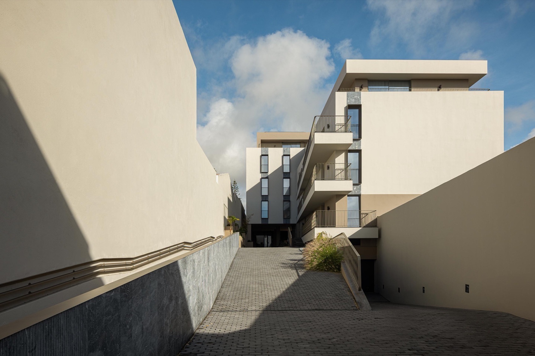 ERNESTO DO CANTO住宅区丨葡萄牙蓬塔德尔加达丨BOX arquitectos-164