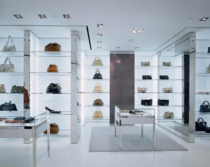 克里斯汀·迪奥，古姆百货（注：GUM一般指俄罗斯莫斯科的古姆国立百货商场，如果这里的GUM有其他特定含义，请根据具体语境判断） 丨俄罗斯莫斯科-5