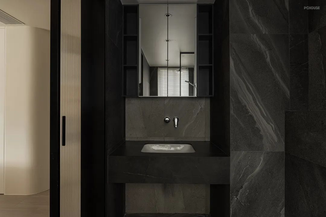 有娃家庭的现代极简风格设计-80