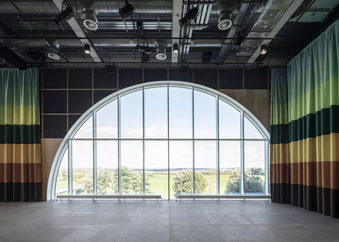 英国 MK 画廊新馆 | 不锈钢表皮与圆形大窗的融合-29