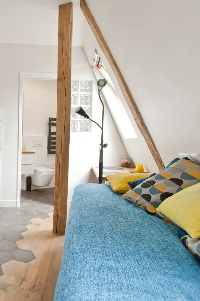 巴黎屋顶下 15m2 工作室的完美改造-2