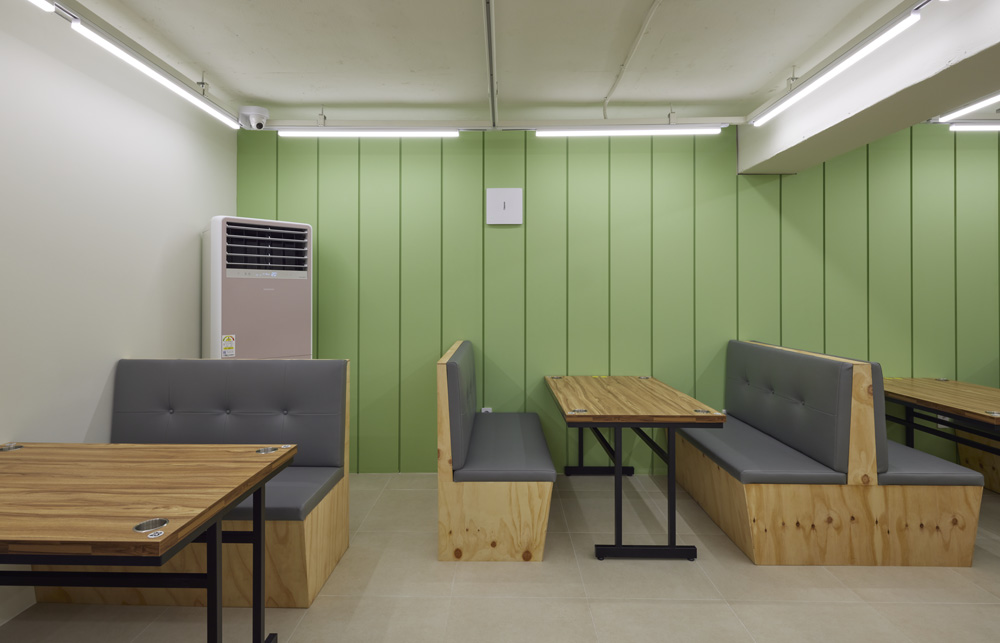 25 平米极简游戏咖啡厅设计-7