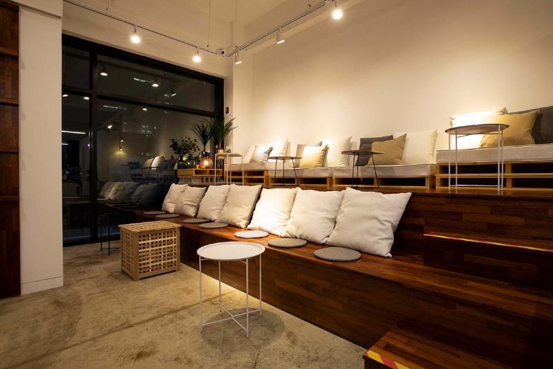 37 平简约咖啡厅，蓝门点睛之笔-9