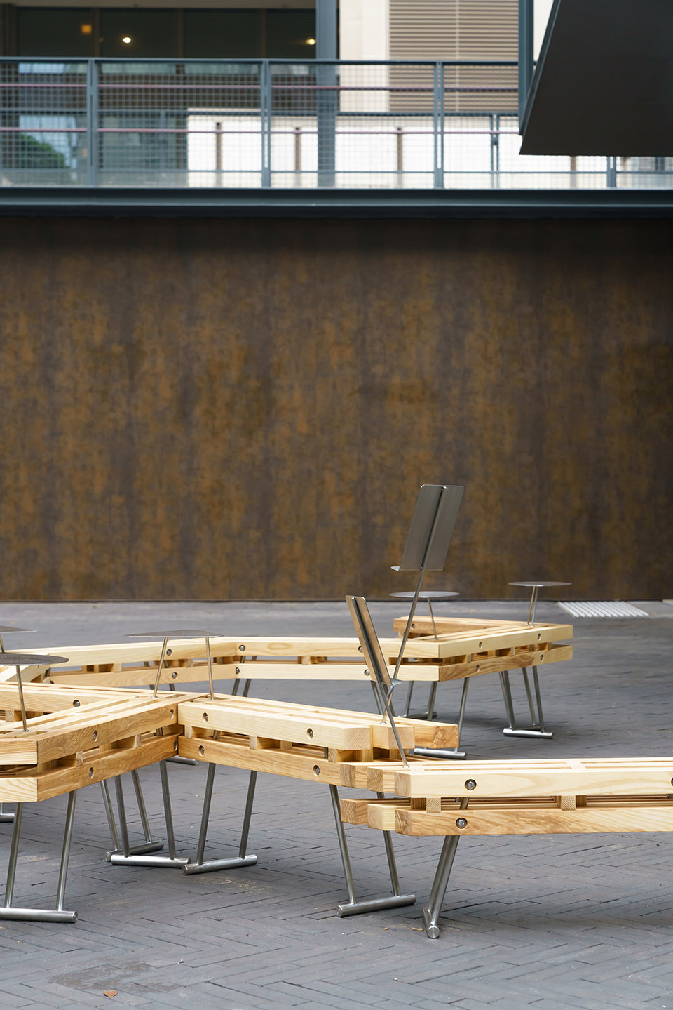 “连里枝”长椅装置丨纳研作室-25