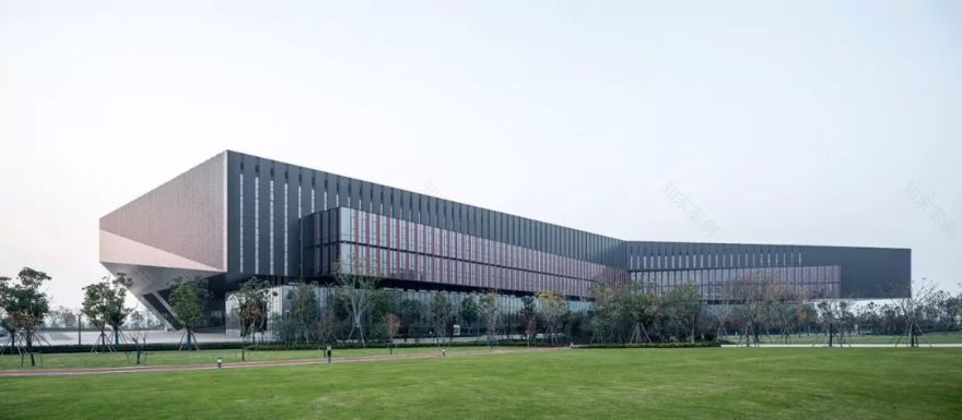 腾讯武汉研发中心 | 集约、宽容、弹性的城市办公设计-13