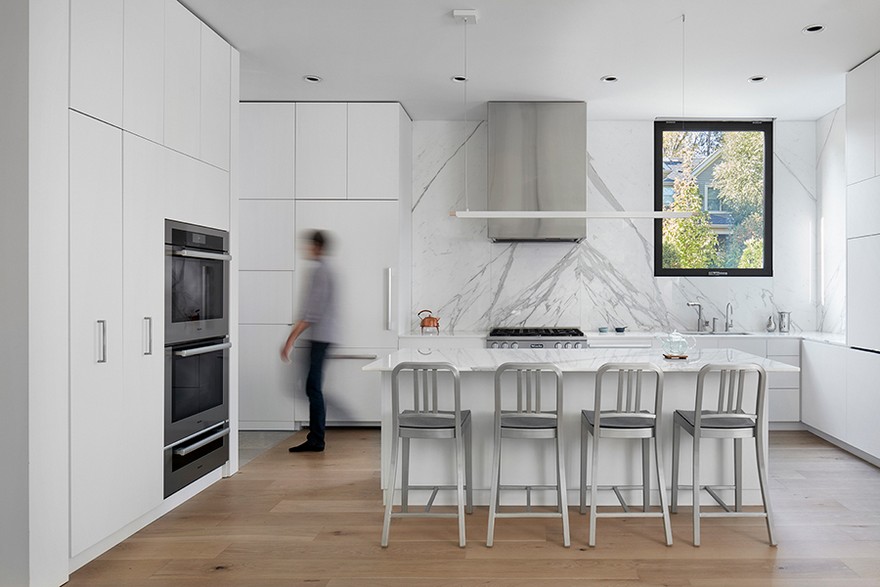 Charred Wood–Clad House in the Toronto Suburbs by Superkül-15