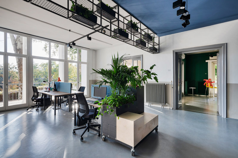 活力办公空间设计——蓝色与绿色的巧妙运用-11