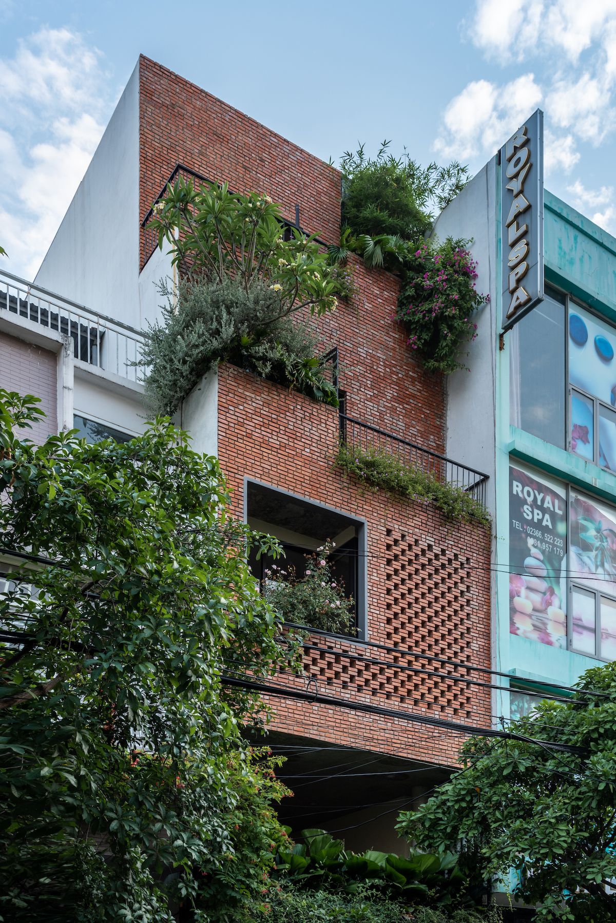 越南 Minaka 城市住宅的室外室内一体化设计-1