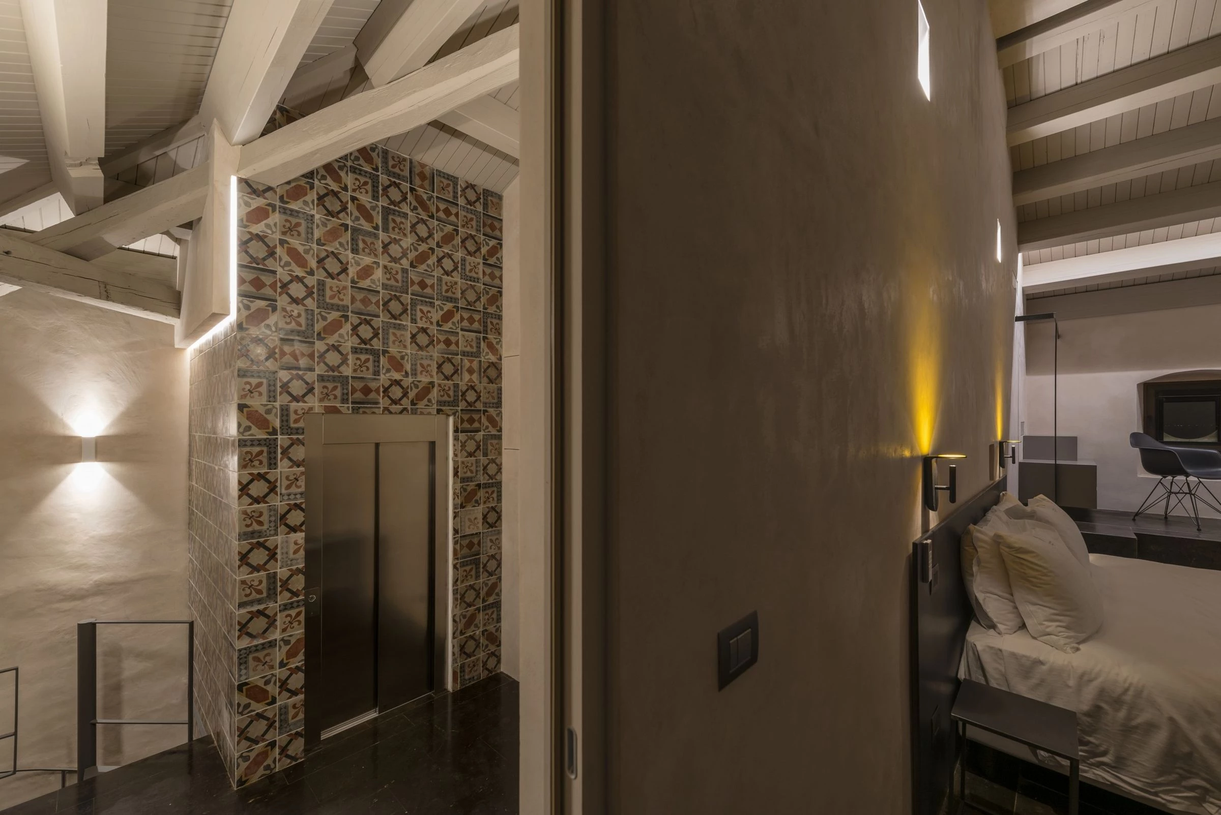 意大利修复古堡别墅,新旧对话的光影空间-24