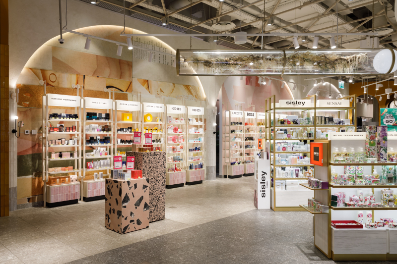 彼得堡百货商场里的RIV GOSH商店室内设计丨俄罗斯莫斯科丨Pergaev Bureau-10