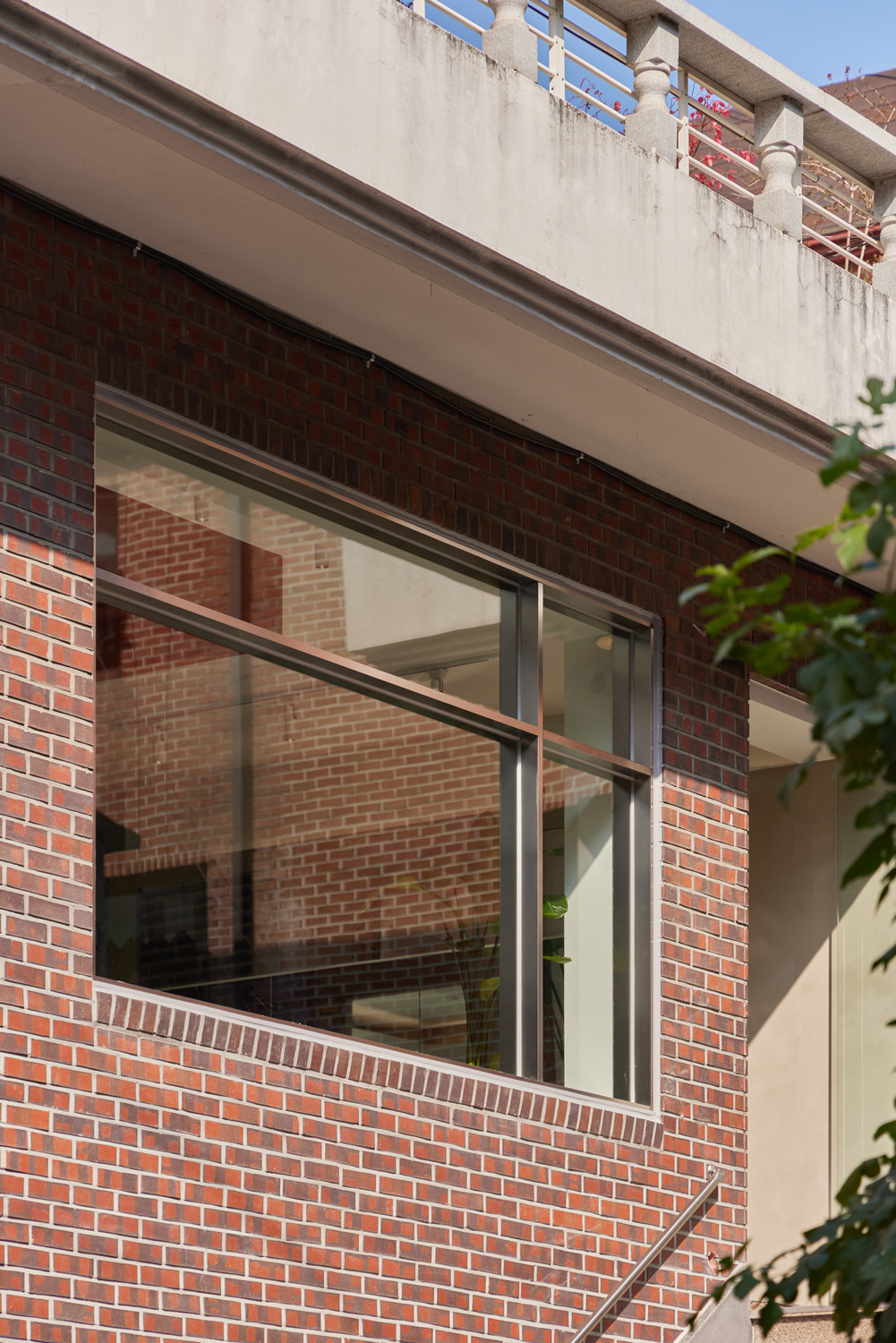 现代简约白调住宅，打造温馨舒适生活空间-24