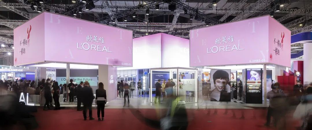 欧莱雅 CIIE 2020 展位设计 | 悬浮盒子展现多样品牌-6