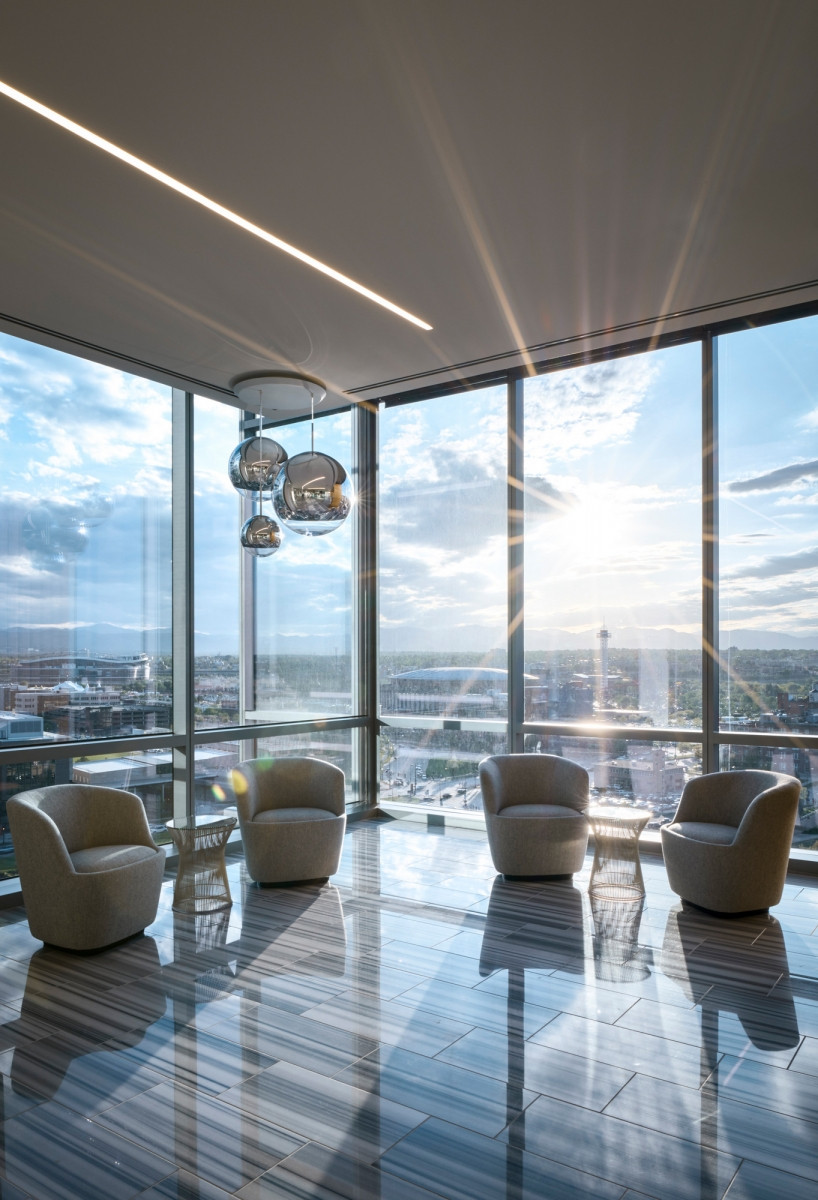Cushman & Wakefield Denver 办公室 - 酒店式接待空间与开放式办公环境-16